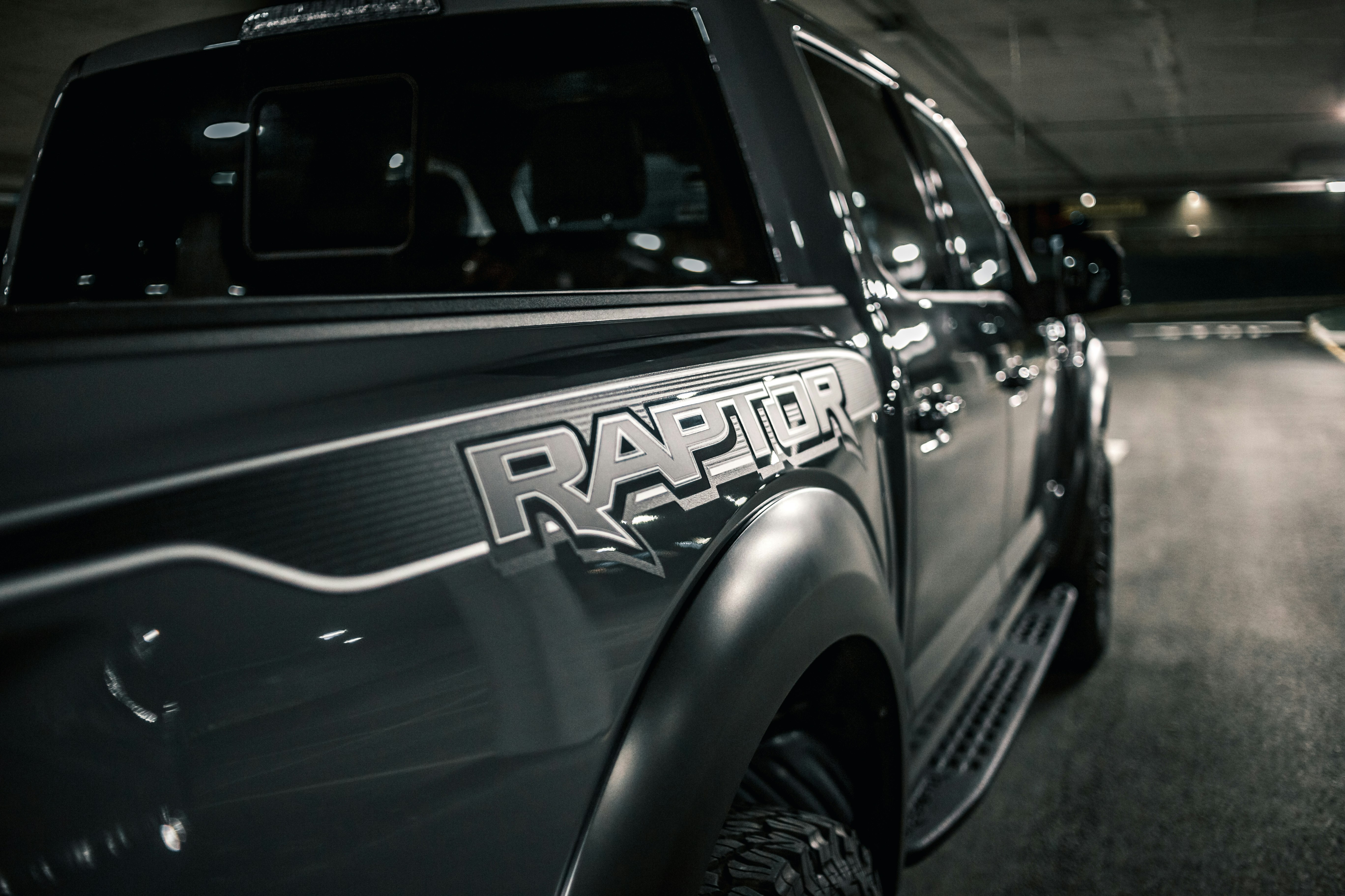 black and silver jeep grand cherokee